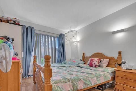 1 bedroom ground floor flat for sale, Western Road, Southall