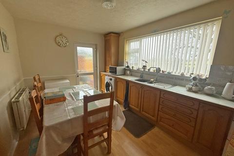 3 bedroom semi-detached house for sale, Burniston Gardens, Scarborough YO13