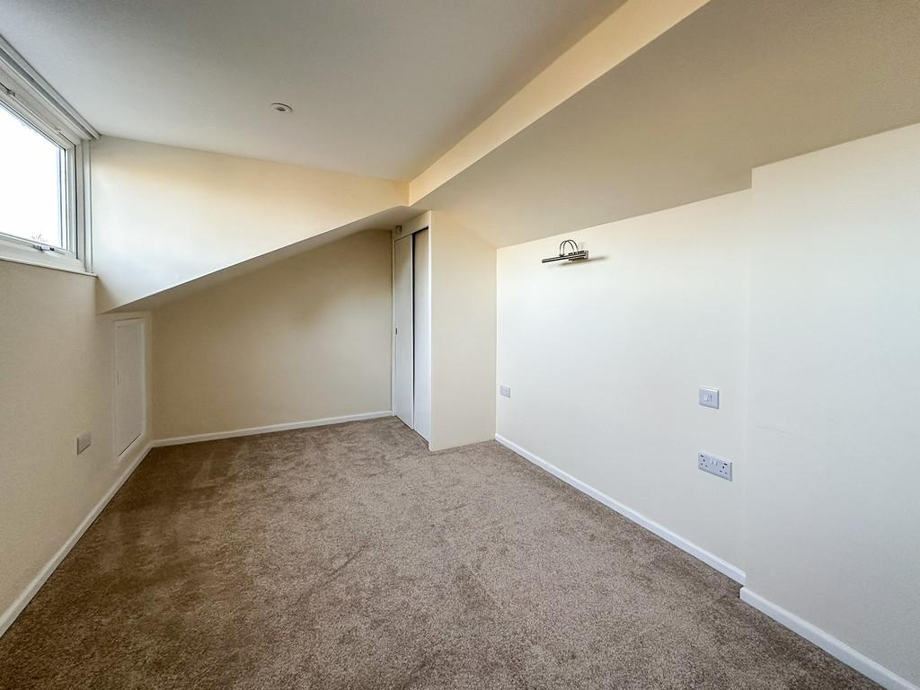 Bedroom 1 (2)
