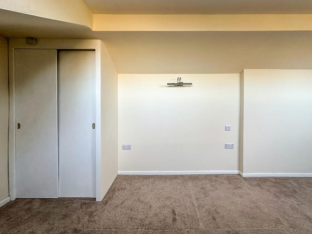Bedroom 1 (4)
