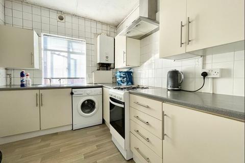 2 bedroom flat to rent, Gilda Court, London NW7