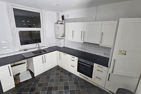 3 bedroom flat to rent, Lewisham High Street, London SE13