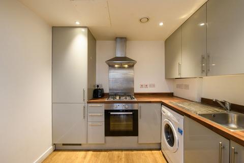 1 bedroom flat to rent, Kew Bridge Road, Brentford