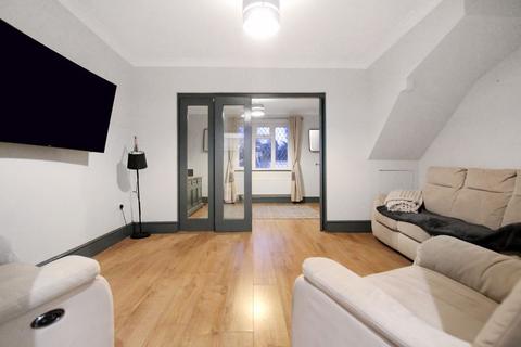 3 bedroom semi-detached house to rent, Tile Kiln Lane, Bexley