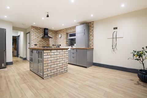 3 bedroom semi-detached house to rent, Tile Kiln Lane, Bexley