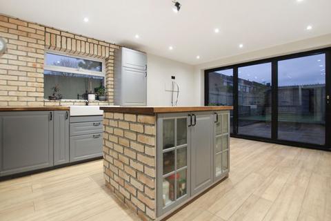3 bedroom semi-detached house to rent, Tile Kiln Lane, Bexley