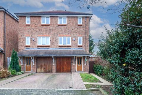 4 bedroom semi-detached house to rent, Earlsbury Gardens, Edgware