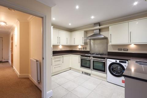 4 bedroom semi-detached house to rent, Earlsbury Gardens, Edgware