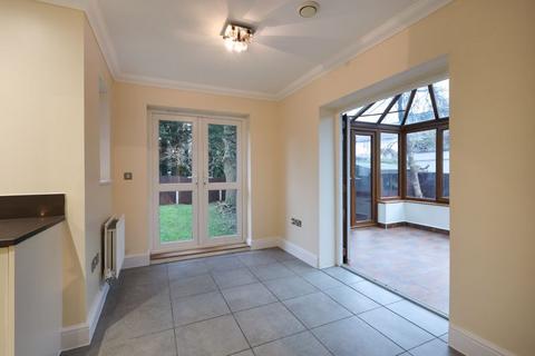 4 bedroom semi-detached house to rent, Earlsbury Gardens, Edgware