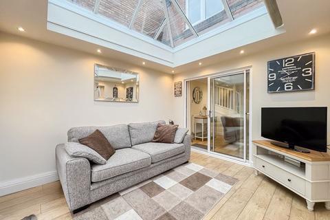 21 Bluebell Crescent, Wednesfield, Wolverhampton, WV11 3XB