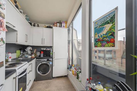 3 bedroom flat to rent, Balham Hill, Balham, London, SW12