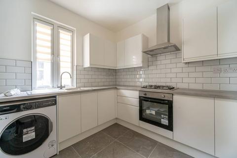 2 bedroom maisonette to rent, Chingford Road, Walthamstow, London, E17