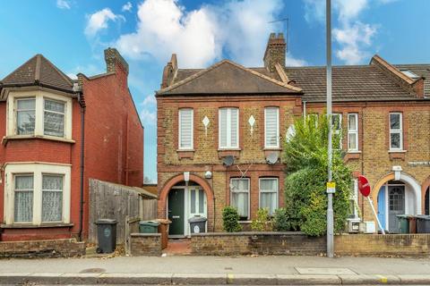 2 bedroom maisonette to rent, Chingford Road, Walthamstow, London, E17