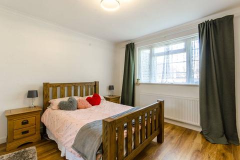 2 bedroom flat to rent, Green Lanes, N21, Winchmore Hill, London, N21