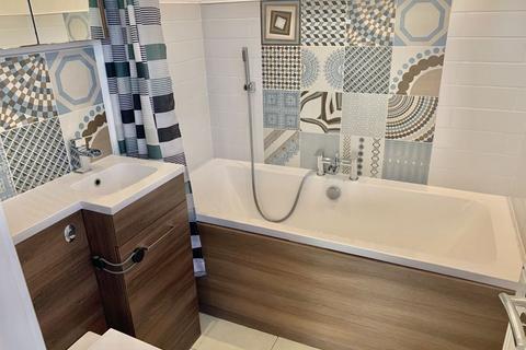 18 Heol Pantglas, Neath, SA10 7UE