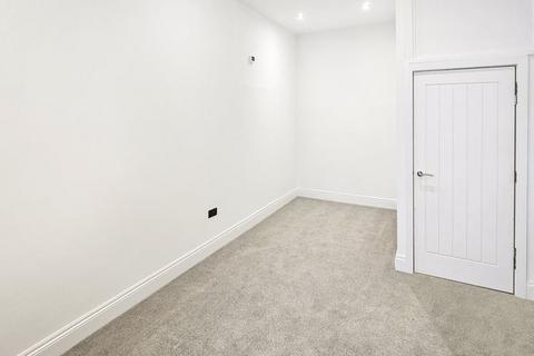 1 bedroom apartment to rent, Kings Court, Commerce Square, Nottingham, NG1 1HS