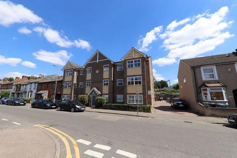 2 bedroom apartment to rent, Queens Road, Watford WD17