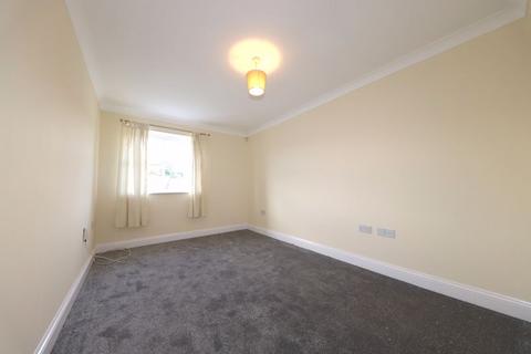 2 bedroom apartment to rent, Queens Road, Watford WD17