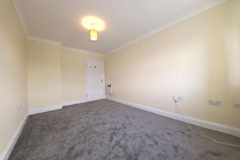 2 bedroom apartment to rent, Queens Road, Watford WD17