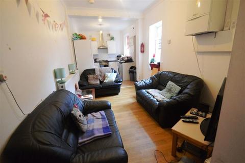 6 bedroom terraced house to rent, Standish Road, Fallowfield, M14