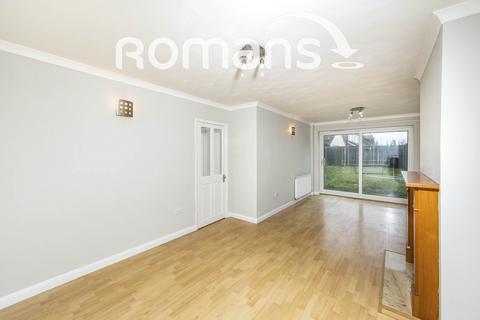 3 bedroom semi-detached house to rent, Keswick Gardens