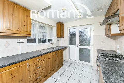 3 bedroom semi-detached house to rent, Keswick Gardens