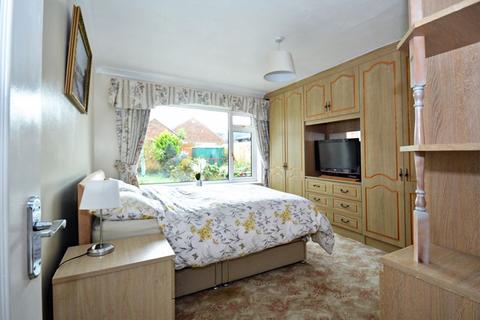 3 bedroom bungalow for sale, Seathorpe Avenue, Minster