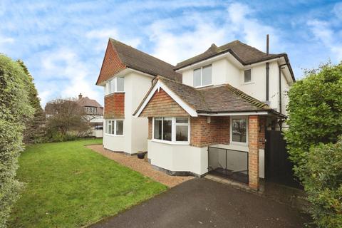 4 bedroom detached house to rent, Fulmer Way, Gerrards Cross