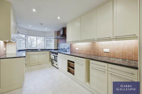 4 bedroom detached house to rent, Fulmer Way, Gerrards Cross