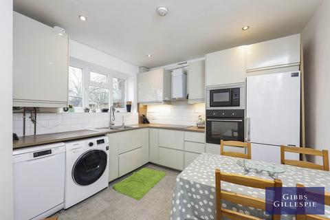 3 bedroom terraced house to rent, Milton Road, Chesham