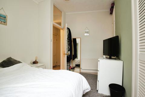 1 bedroom apartment to rent, Clive Road, Canton