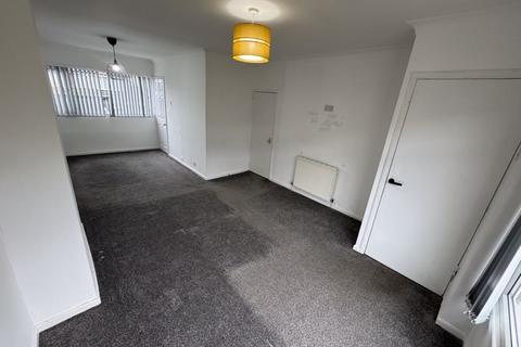 3 bedroom terraced house to rent, Thirlmere Avenue, Horwich