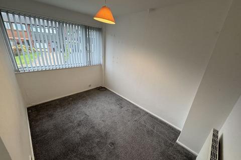 3 bedroom terraced house to rent, Thirlmere Avenue, Horwich