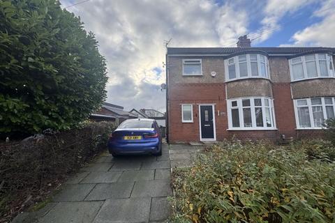 3 bedroom semi-detached house to rent, Butterfield Road, Atherton