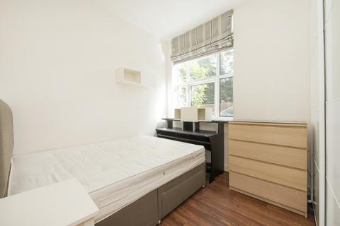 2 bedroom flat to rent, Bromyard House, W3