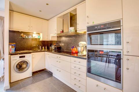 2 bedroom flat for sale, Spring Gardens Road, High Wycombe HP13