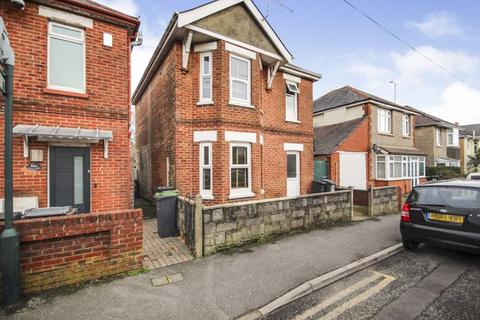 4 bedroom detached house to rent, Green Road, Bournemouth BH9