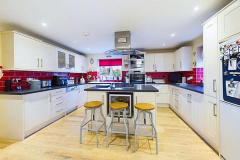 4 bedroom semi-detached house for sale, Loughmill Road, Pershore