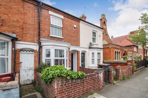 2 bedroom terraced house to rent, Howard Avenue, Bedford MK40