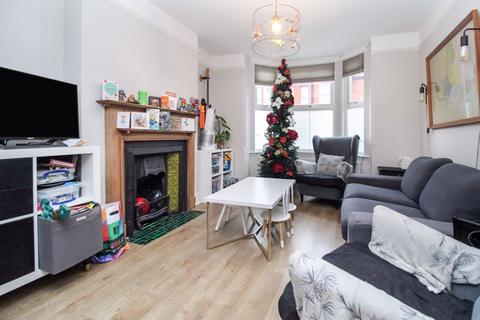 3 bedroom end of terrace house for sale, Dudley Street, Bedford MK40