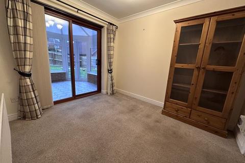 4 bedroom detached house to rent, Beaubrook Gardens, Wordsley DY8