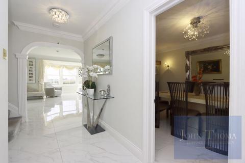 5 bedroom detached house for sale, High Elms, Chigwell IG7