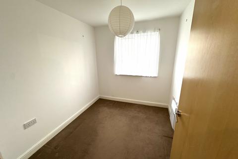 2 bedroom flat to rent, 39 Lambwath Hall Court, Hull HU7