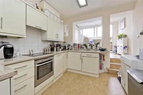 3 bedroom apartment to rent, London W8