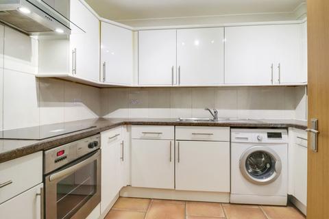 2 bedroom flat to rent, Flat 10 3 York Road, Woking