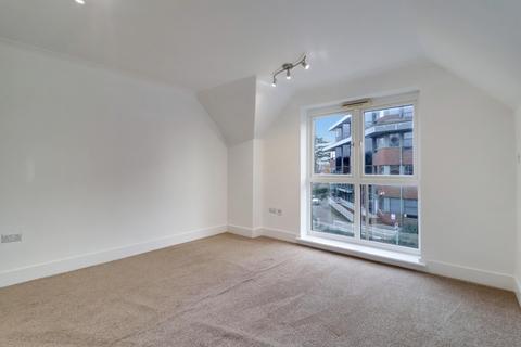 2 bedroom flat to rent, Flat 10 3 York Road, Woking