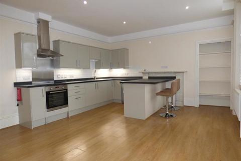 2 bedroom flat to rent, High Street, Rochester