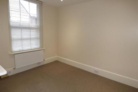 2 bedroom flat to rent, High Street, Rochester