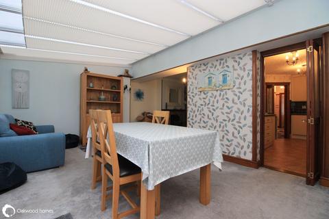 2 bedroom chalet for sale, Rosemary Gardens, Broadstairs