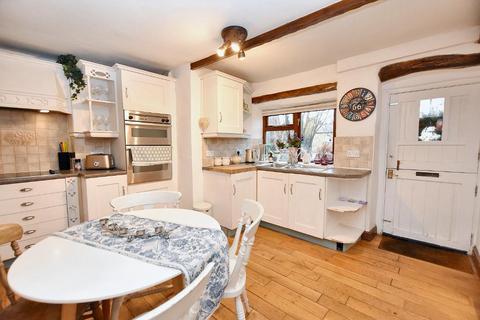 4 bedroom cottage for sale, Avenue Road, Hurst Green, BB7 9QB